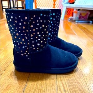 Child’s size 11 UGG boot